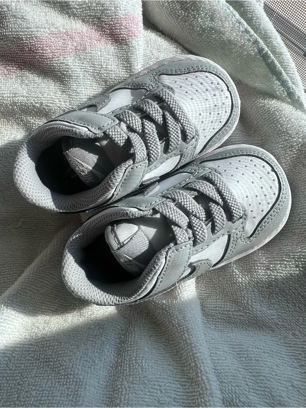 Nike Kids Light Gray Low-Top Sneakers